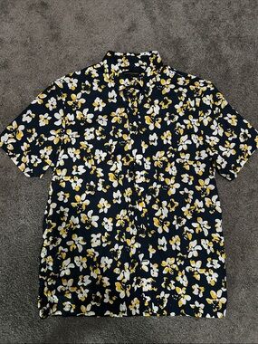Men’s Floral Button-Up